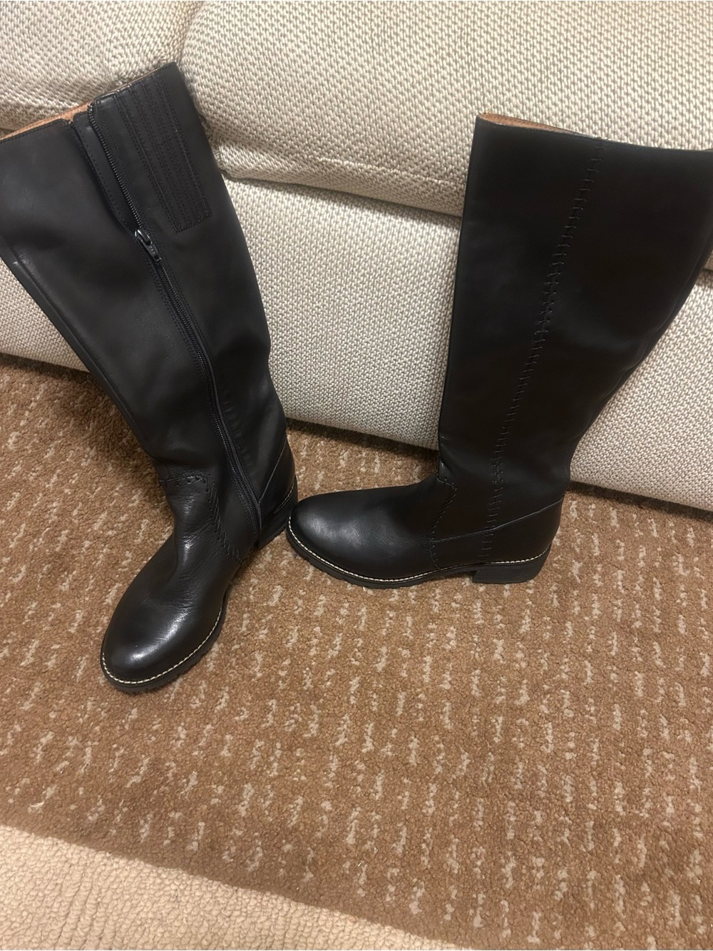 Women's Tall Black Riding Leather Boots with Side Zip in great shape